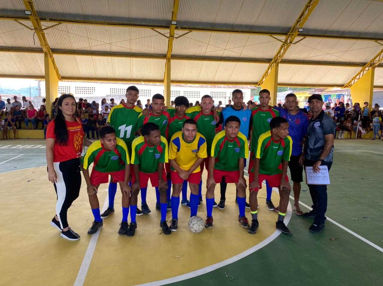 Camacã: Prefeitura faz manutenção de campos de futebol, pinturas em quadras e recebe jogos escolares